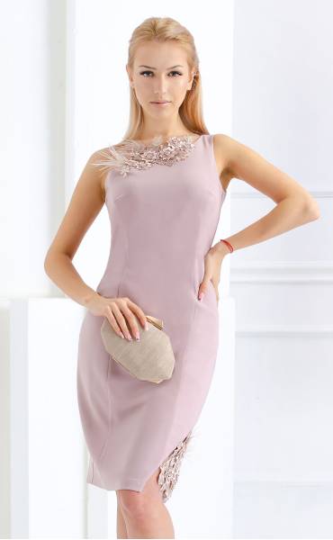 Официални рокли цвят пудра ⭐ Стилна бутикова рокля с пера Ivaya