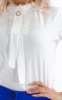 бели стилни блузи ⭐ Спортно елегантна 
 блуза с аксесоар