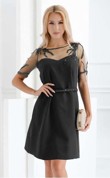 Черна бутикова рокля с нашити камъни и пайети