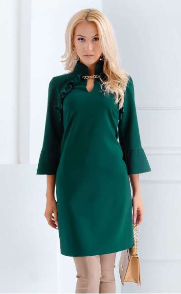 маслено зелена официална рокля ⭐ елегантна рокля с къдри