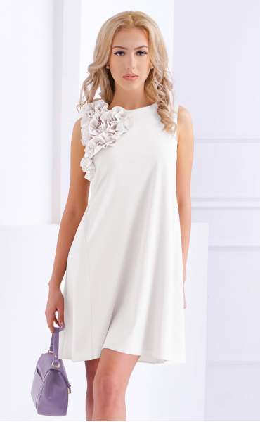  Рокли ⭐ Бяла А силует рокля с къдри и перли Bethany